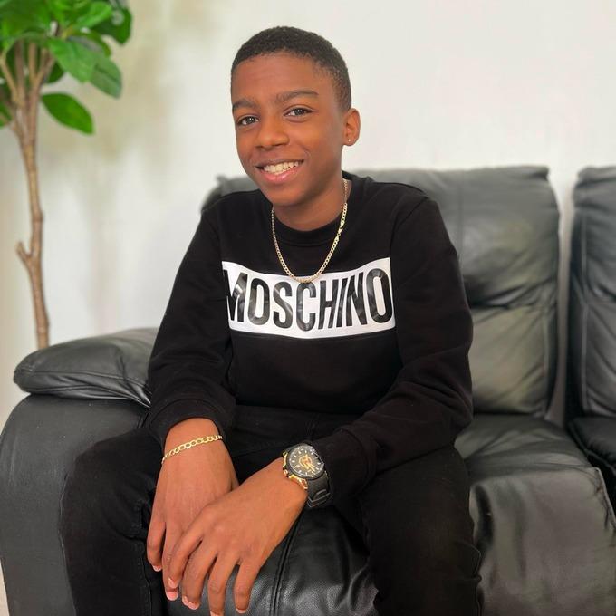 4 triệu phú nhỏ tuổi ở Anh, đăng bài trên mạng kiếm ngay nửa tỷ đồng-1