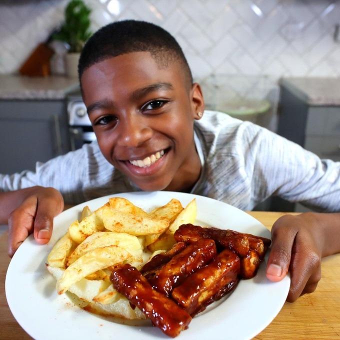 4 triệu phú nhỏ tuổi ở Anh, đăng bài trên mạng kiếm ngay nửa tỷ đồng-2