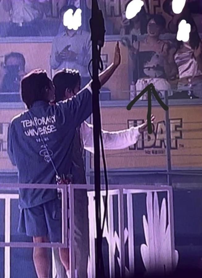 Thành viên SEVENTEEN bị fan yêu cầu rời nhóm vì tin đồn hẹn hò chưa xác thực-4