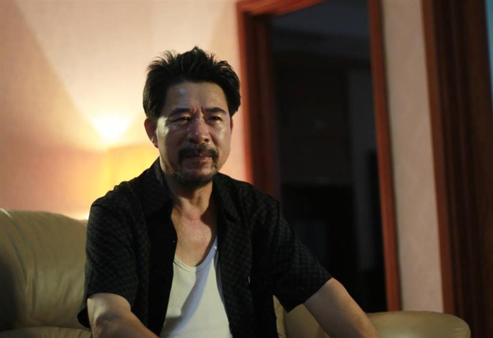 Những nam diễn viên cân cả vai công an, bộ đội lẫn tội phạm trên màn ảnh-7