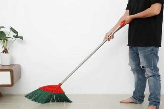 Những vị trí không nên để chổi quét nhà