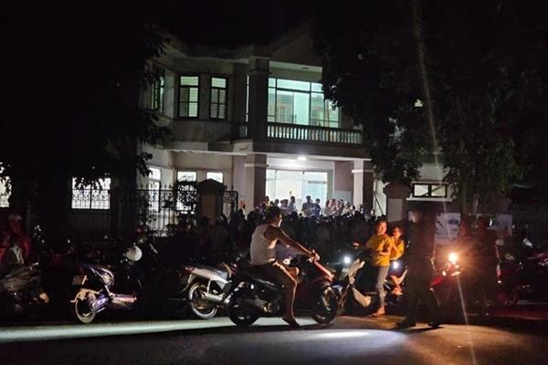 Vụ dân vây trụ sở vì bị lấy thông tin cá nhân: Bưu điện nhận trách nhiệm-1