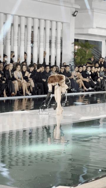 Đan Tiên bất ngờ gặp sự cố trên sàn diễn, cách xử lý được khen bình tĩnh-4