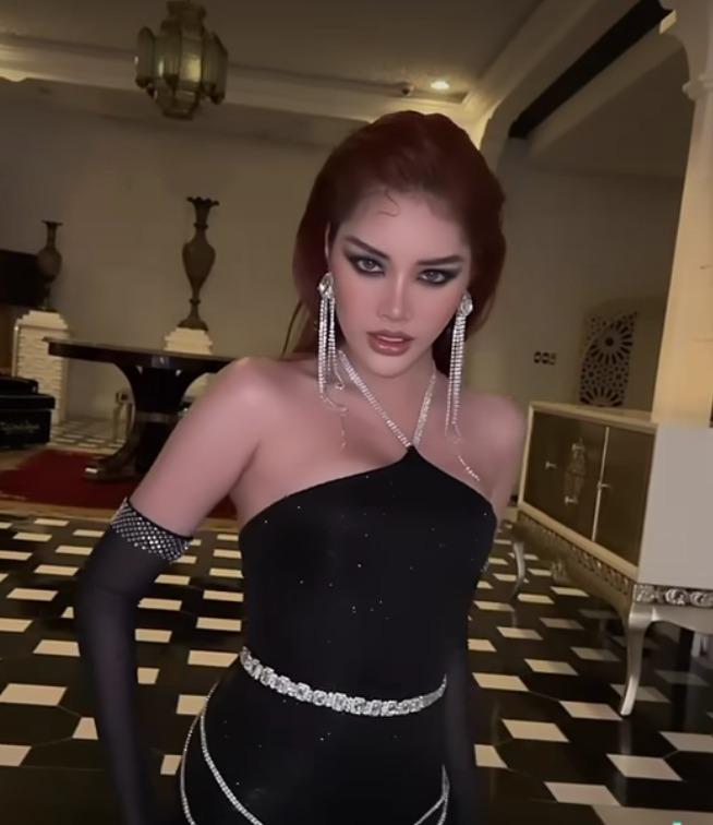 Đan Tiên bất ngờ gặp sự cố trên sàn diễn, cách xử lý được khen bình tĩnh-5