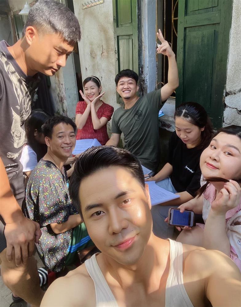 Chồng MC Thùy Linh VTV: Chăm đi chợ, 2h sáng vẫn tập dẫn chương trình cùng vợ-2