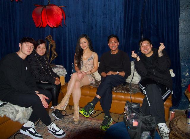 Hương Tràm lại gặp sự cố trang phục, gợi nhớ scandal váy áo đi diễn bar năm nào-4