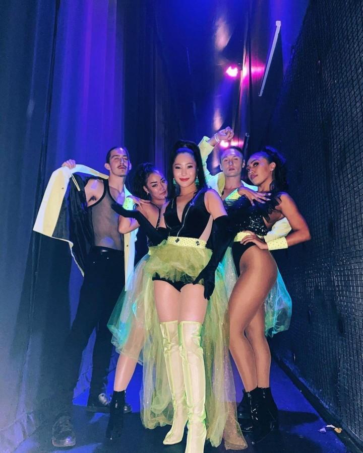 Hương Tràm lại gặp sự cố trang phục, gợi nhớ scandal váy áo đi diễn bar năm nào-8