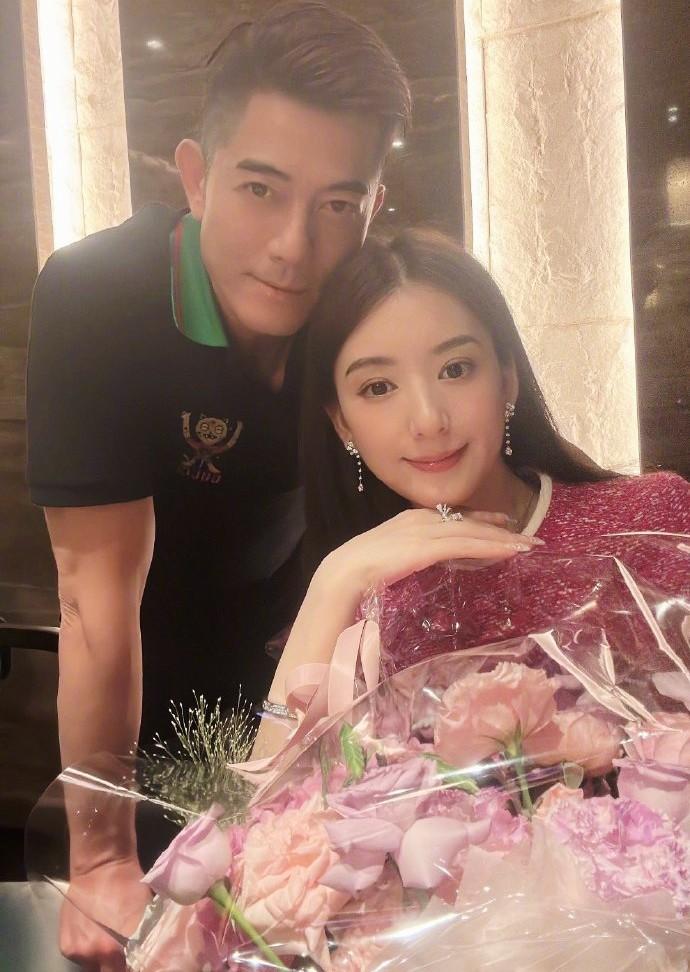 Vợ kém 22 tuổi của Quách Phú Thành làm mẹ 2 con được khen trẻ đẹp như búp bê-7