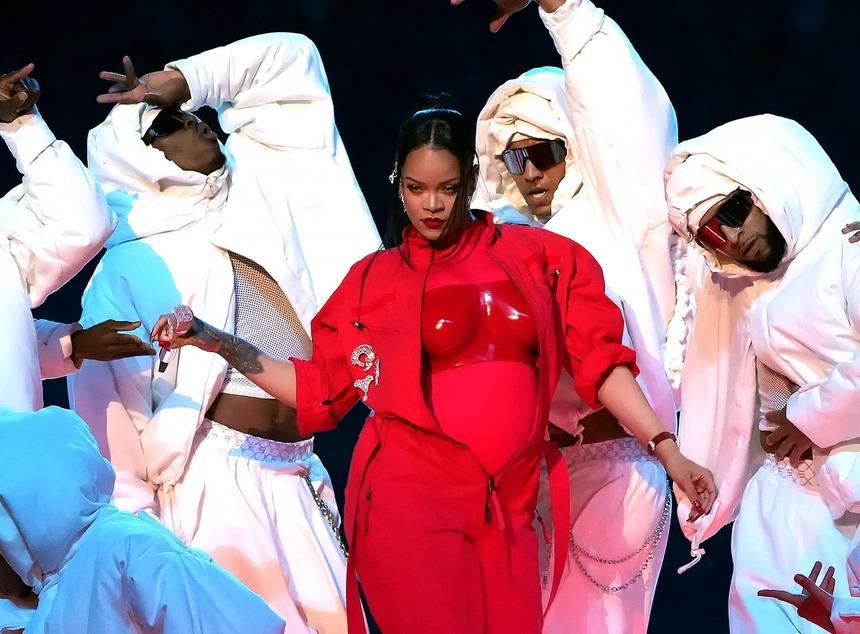 Tỷ phú Rihanna chính thức hạ sinh con sau màn thông báo rung chuyển Super Bowl-1