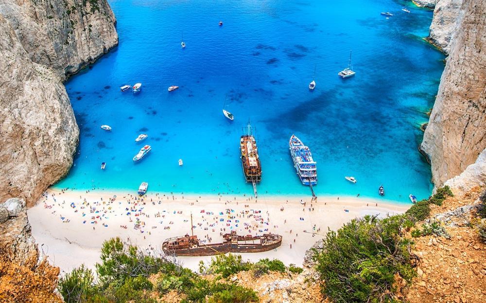 Vịnh tàu đắm nơi Lisa BlackPink hẹn hò con trai tỷ phú giàu nhất thế giới-6