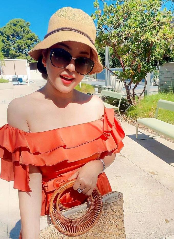 Nghệ sĩ hài Thúy Nga tuổi 47: Nhan sắc trẻ trung, bình yên sau sóng gió-1