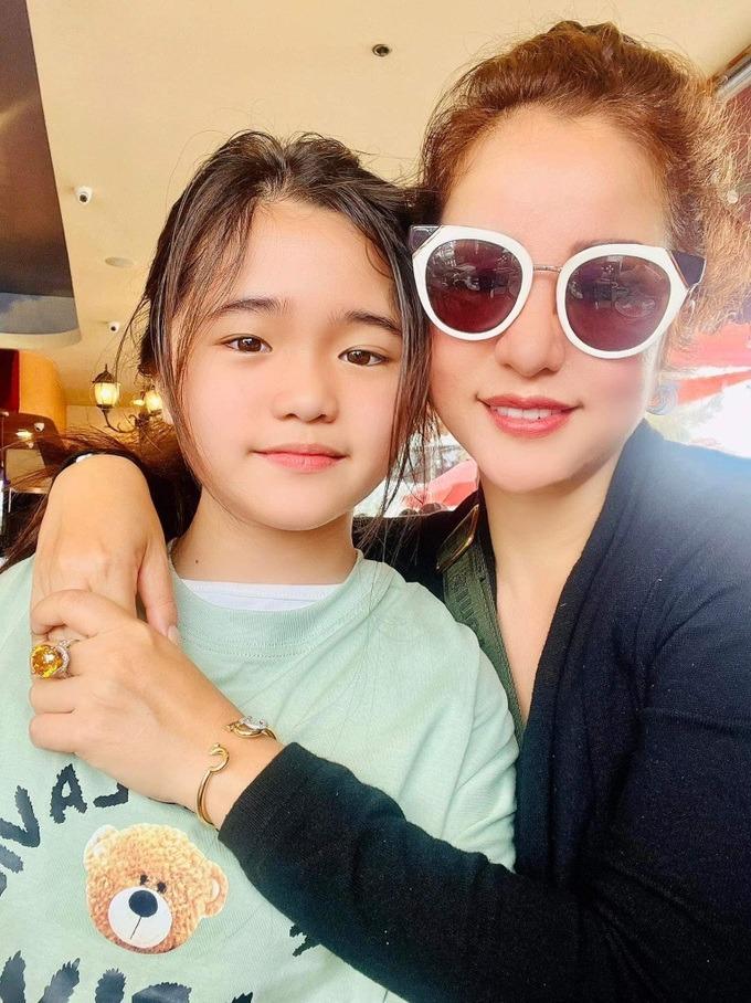 Nghệ sĩ hài Thúy Nga tuổi 47: Nhan sắc trẻ trung, bình yên sau sóng gió-8