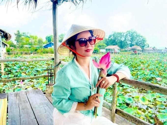 Nghệ sĩ hài Thúy Nga tuổi 47: Nhan sắc trẻ trung, bình yên sau sóng gió-9