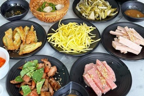Món ăn tốn chén đĩa nhất Việt Nam, khách cuốn vài chục bánh mới 'đã thèm'