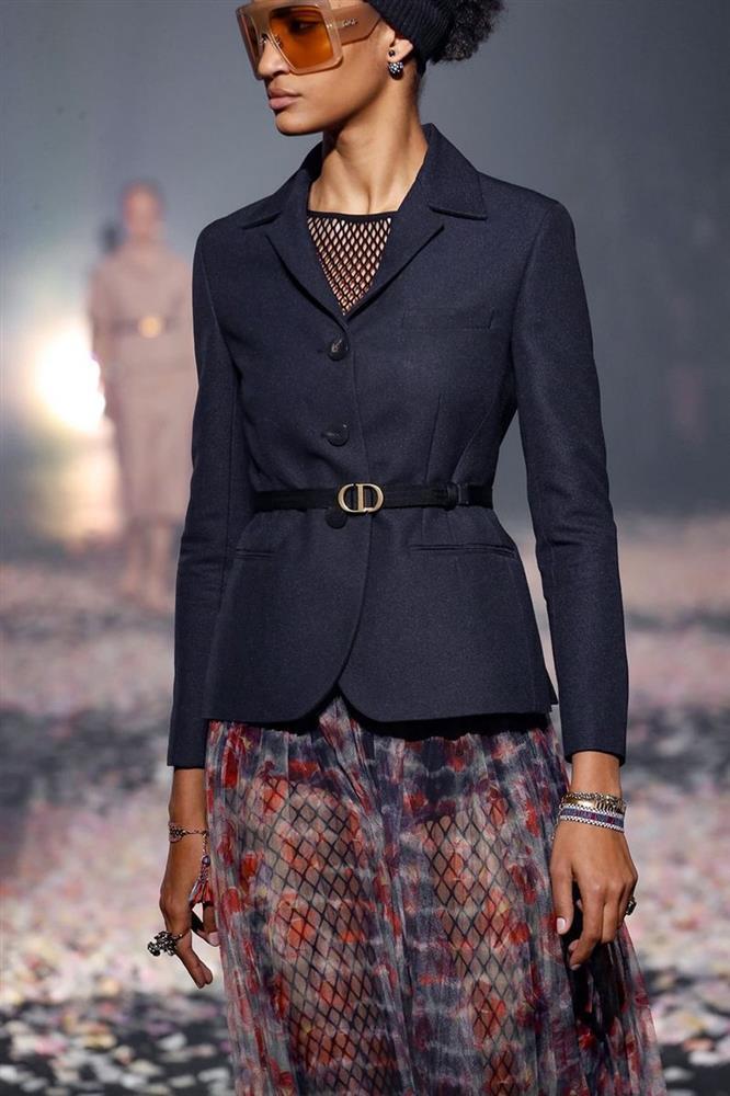 Đặng Thu Thảo mắc lỗi khi diện đồ đắt đỏ-3