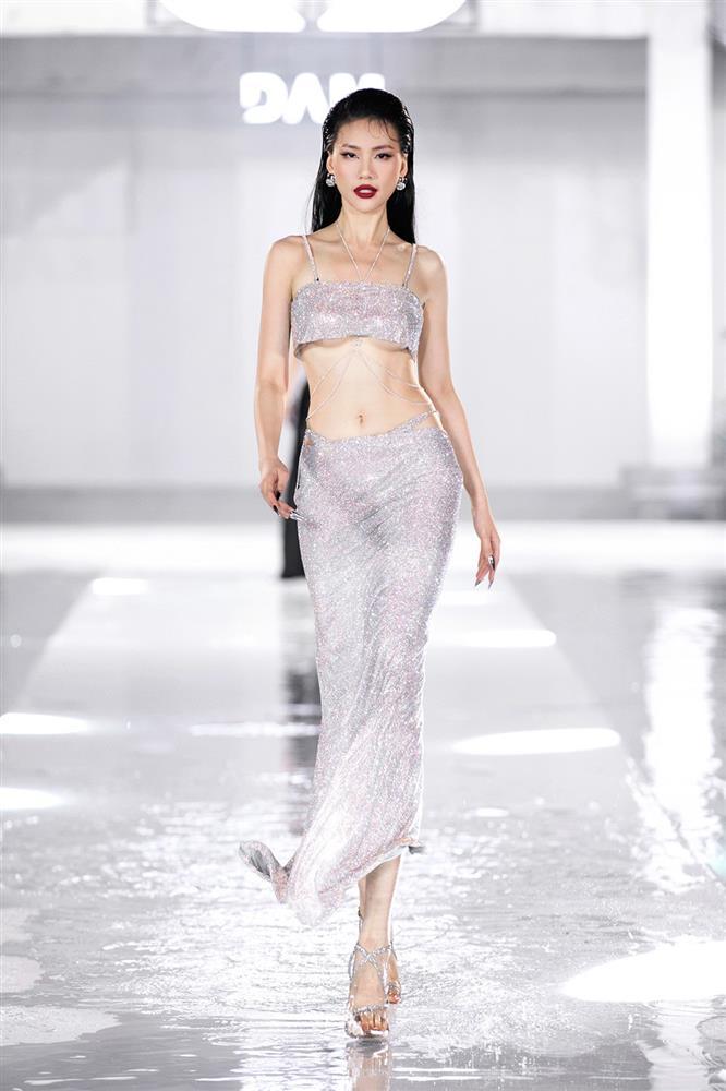 Loạt sao Việt lên đồ táo bạo dự show Võ Hoàng Yến-18