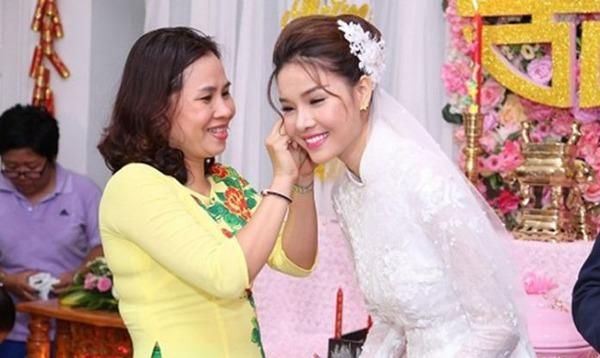 Kỳ Hân kết hôn cầu thủ điển trai, được mẹ chồng cưng chiều ra sao?-1