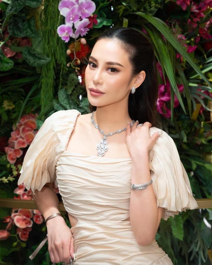 Cuộc sống sang chảnh của ái nữ thuộc giới siêu giàu Hong Kong-5