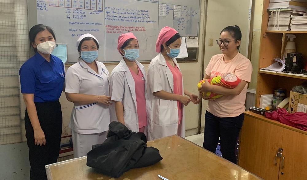 Núp bóng môi giới cho nhận con nuôi, kẻ mua bán trẻ em vẫn bị bắt quả tang-2