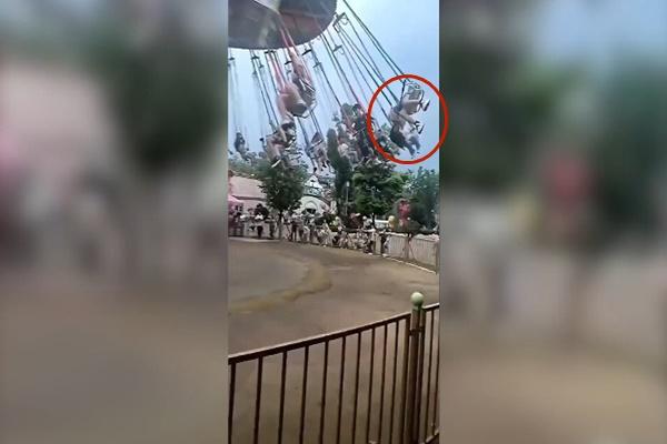 Cửa hàng lơ lửng trên vách đá 120m, khách tự trả tiền vì không có người bán-3