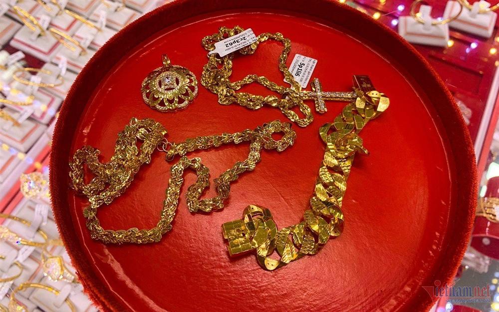 Chủ tiệm vàng kể lại giây phút đối mặt với kẻ cướp-2