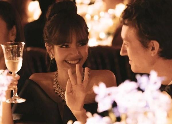 Tình trường của con trai tỷ phú trước khi vướng tin hẹn hò Lisa (BlackPink)-4