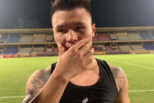 Quang Hải lần đầu tiên công khai đăng ảnh cùng bạn gái Chu Thanh Huyền-2