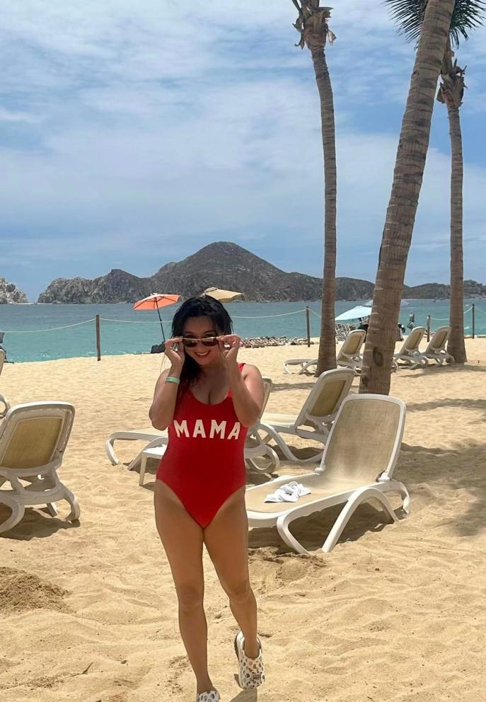 ’Biểu tượng sexy’ Y Phụng 44 tuổi tự tin diện áo tắm dù vóc dáng đẫy đà-4