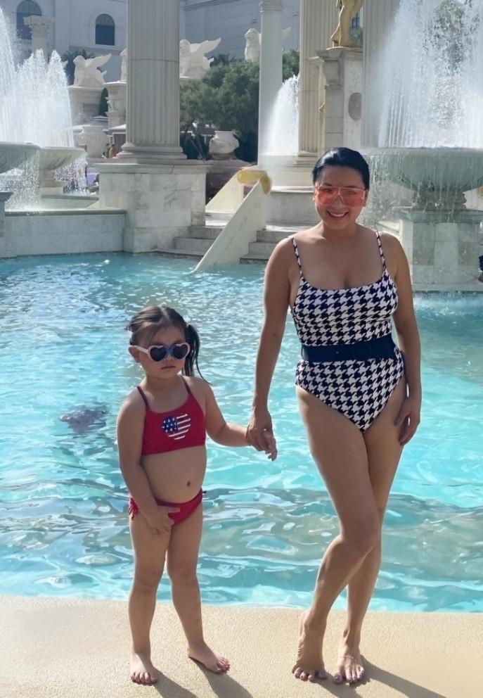 ’Biểu tượng sexy’ Y Phụng 44 tuổi tự tin diện áo tắm dù vóc dáng đẫy đà-9