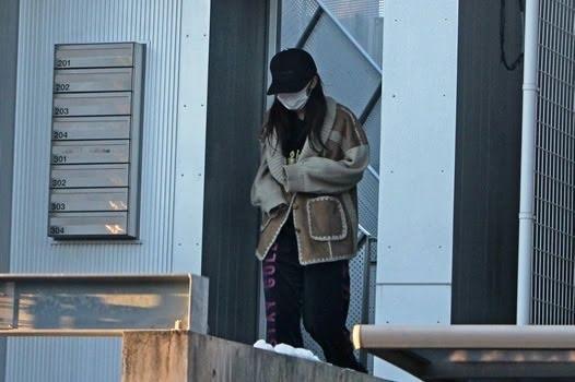 Nỗi ê chề của nữ ca sĩ cạo đầu xin lỗi vì qua đêm tại nhà đàn ông-2