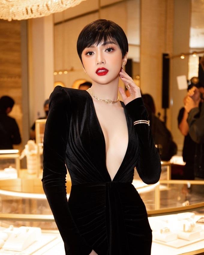 Hương Giang đeo nhiều túi đắt đỏ, thể hiện đẳng cấp yêu nữ hàng hiệu-6