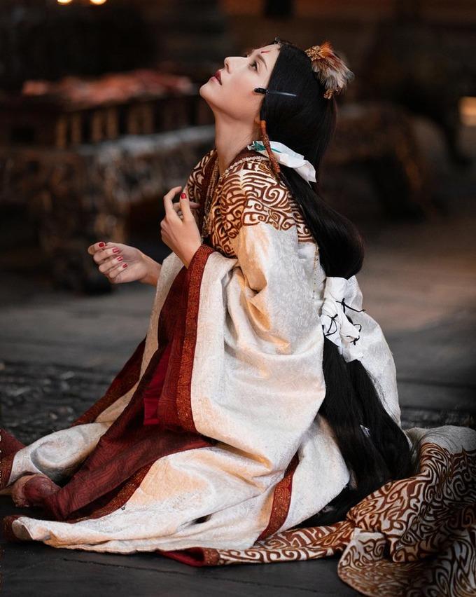 Nhan sắc mê hoặc của bông hồng lai vào vai Đát Kỷ-2