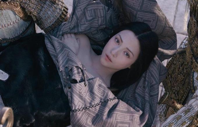 Nhan sắc mê hoặc của bông hồng lai vào vai Đát Kỷ-3