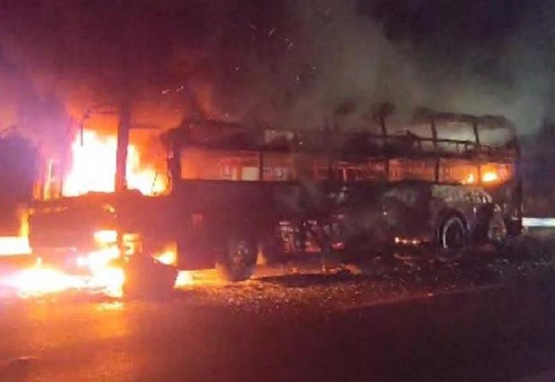 Xe giường nằm cháy rụi trên cao tốc La Sơn – Túy Loan, hành khách thoát nạn-1