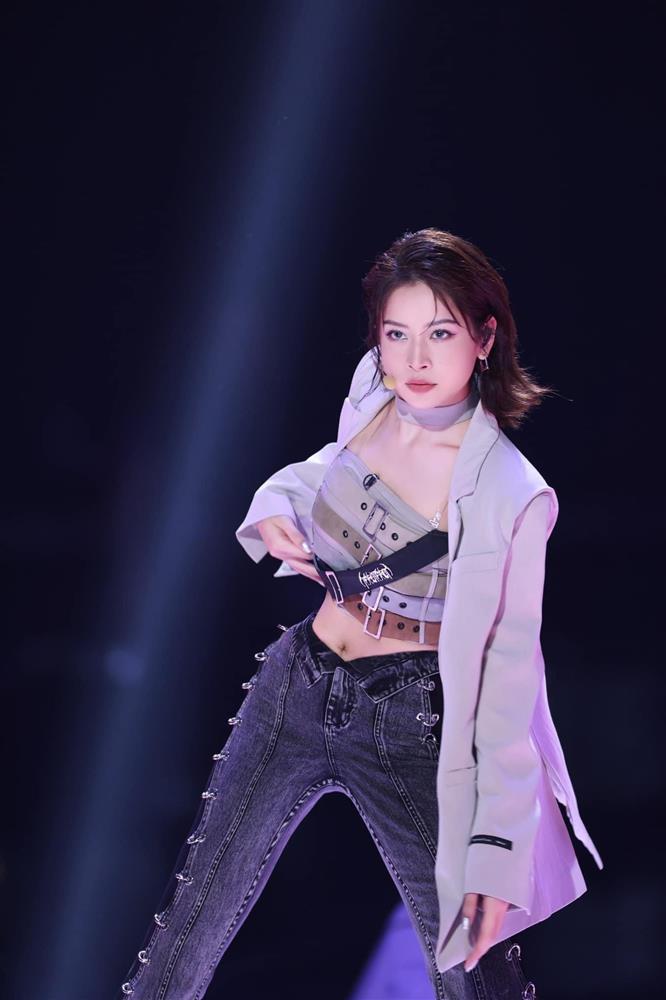 Chi Pu ngồi cạnh Jessica xem hoà nhạc của Amber Liu-5