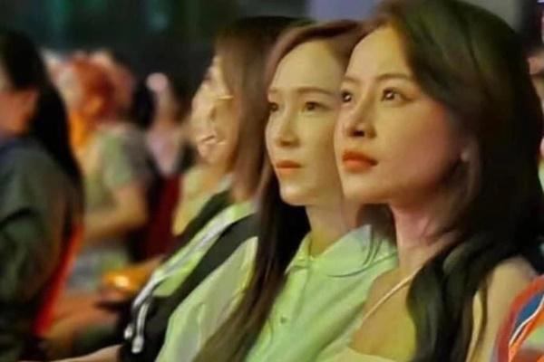 Học Jessica cách diện áo gile sang xịn và tôn dáng trong mùa hè-8