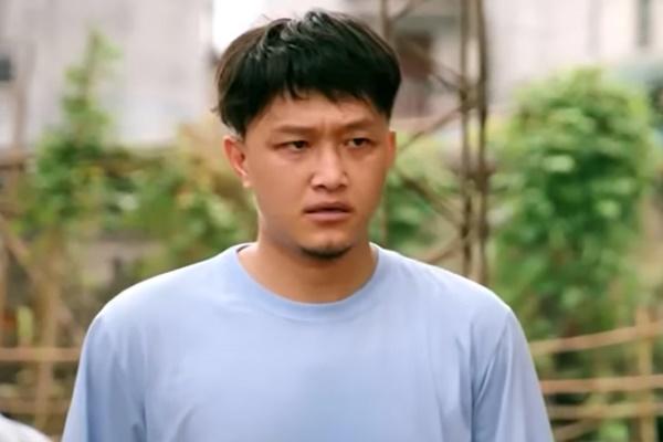 Nữ diễn viên kiệt sức sau cảnh quay đánh ghen ở ‘Làng trong phố’-3