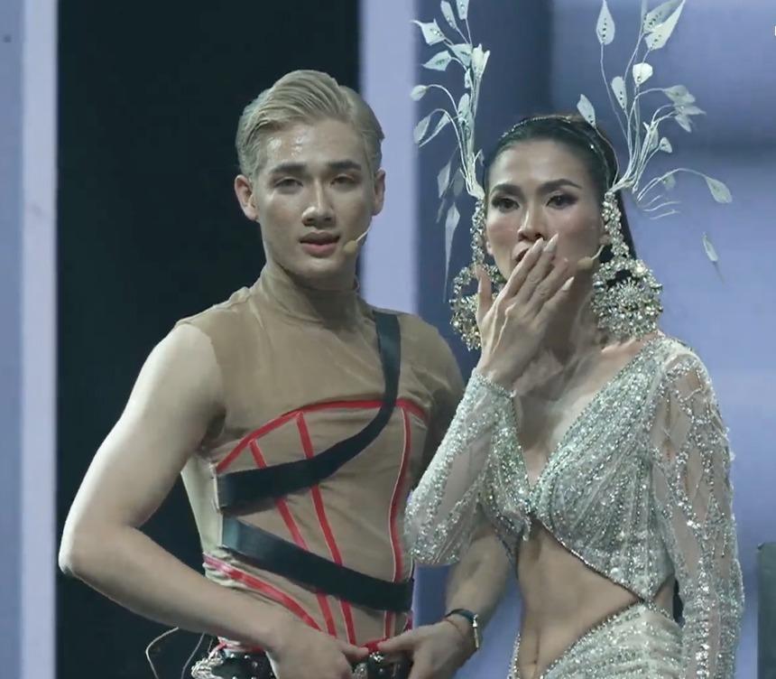 Anh Thư vấp ngã trên sân khấu Chung kết The Face Vietnam 2023-1