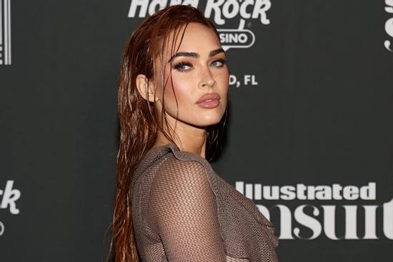 'Bom sex' Megan Fox: Câu chuyện về ngón tay khoèo, làm thơ về 'trai đẹp'