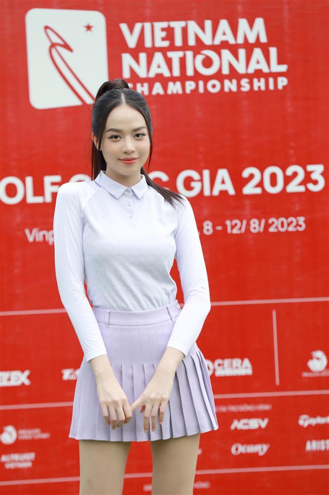 Hoa hậu Đỗ Thị Hà - Thanh Thủy đọ dáng trên sân golf-6