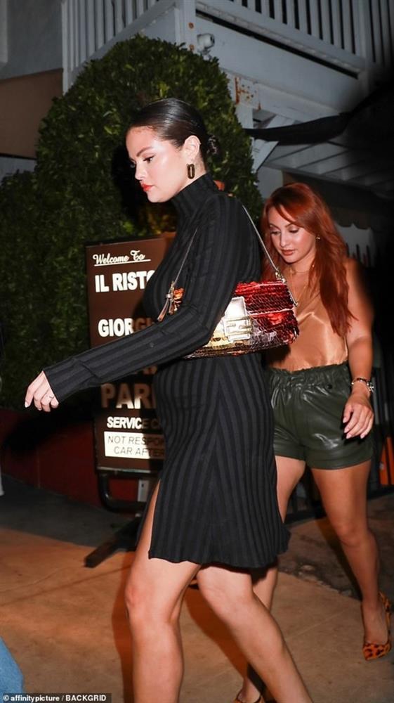 Selena Gomez hẹn hò cùng bạn thân hiến thận cho mình sau tin đồn nghỉ chơi-7