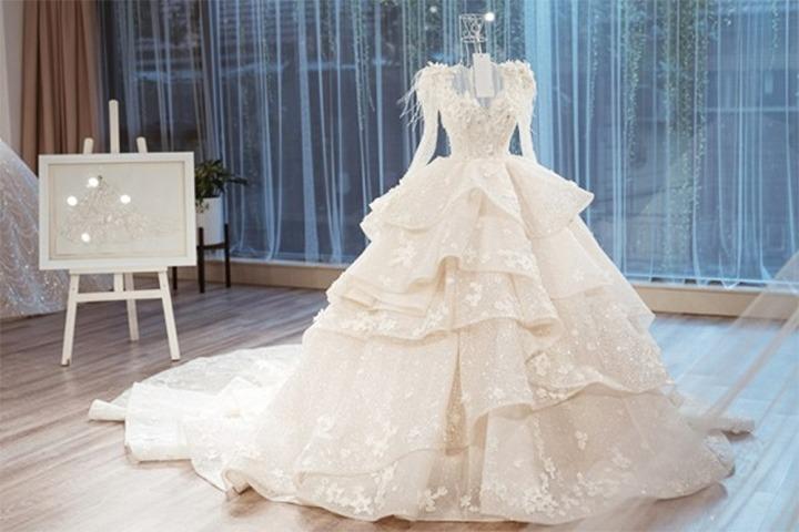 Chẳng lẽ hoãn cưới khi bạn gái cứ đòi mua váy cô dâu giá 30 triệu đồng-1
