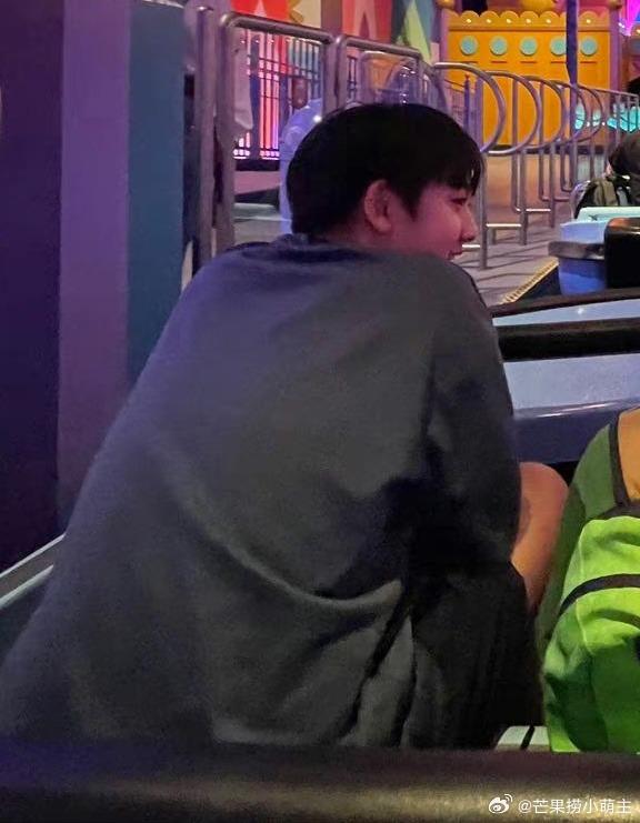 Con trai Lâm Chí Dĩnh gây bão với ngoại hình ở tuổi 14-2