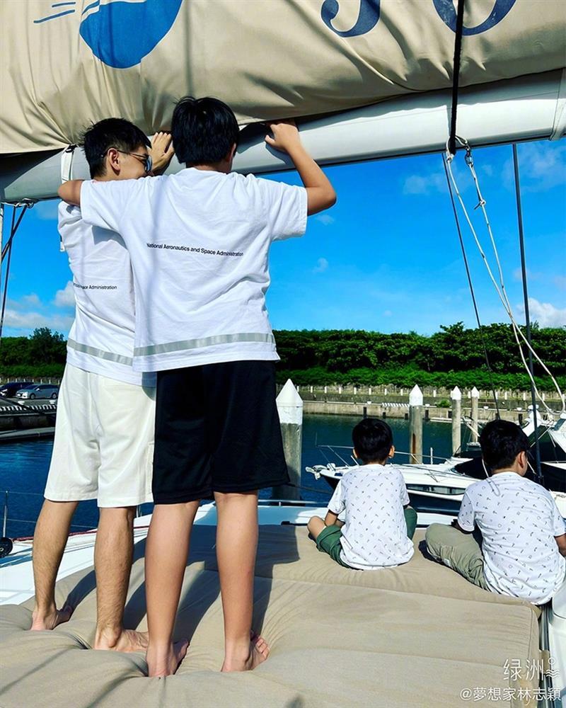 Con trai Lâm Chí Dĩnh gây bão với ngoại hình ở tuổi 14-4