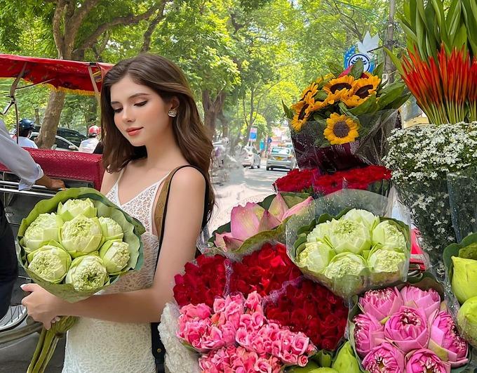 Nhan sắc xinh đẹp, nóng bỏng của hot girl lai Tây nổi tiếng trên mạng-2