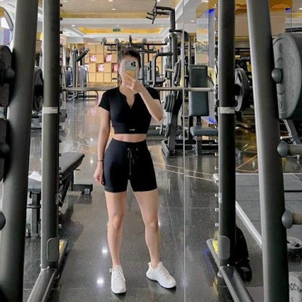 Vợ cũ Việt Anh: Vóc dáng nuột nà, làn da trắng nõn được ví giống Ngọc Trinh-2