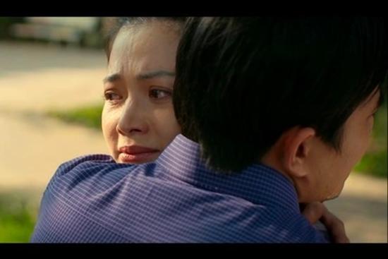 'Gia Đình Mình Vui Bất Thình Lình' bị chê lạm dụng bi kịch, đạo diễn phim nói gì?