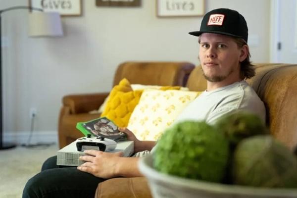 Cậu bé nướng cả tháng lương của bố vào game, bố dắt ra công trường bắt kiếm lại-2