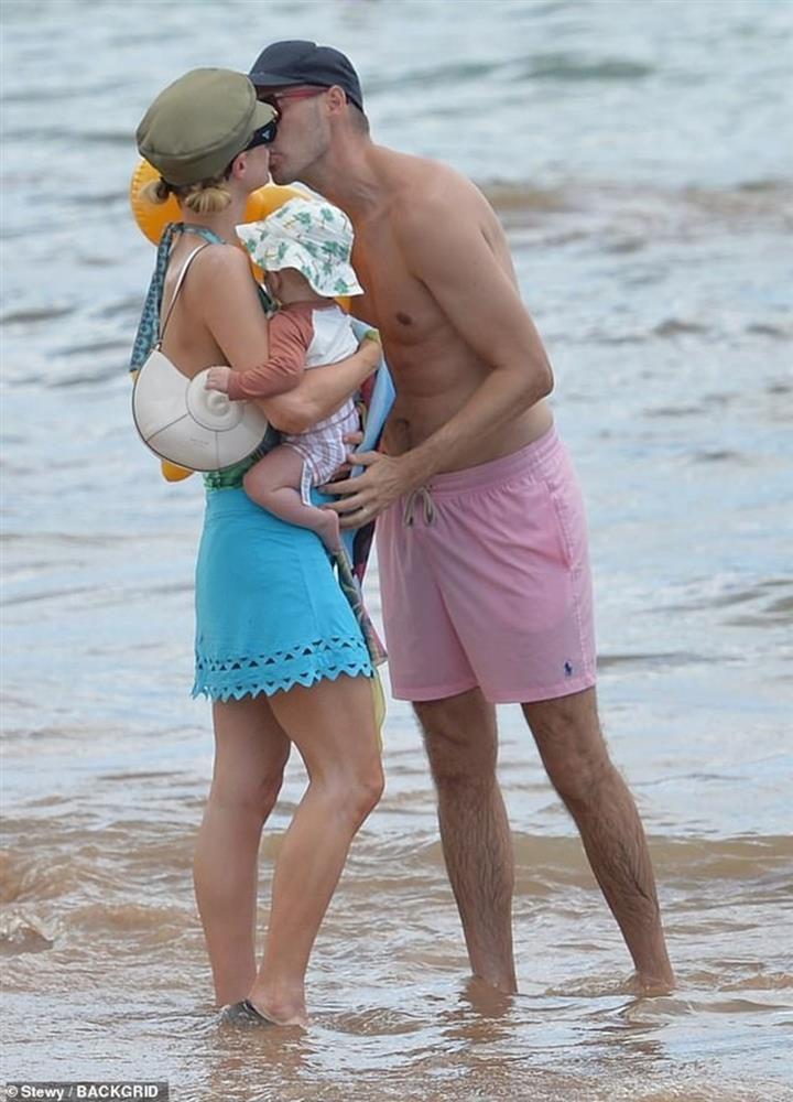 Paris Hilton dạo chơi cùng chồng con ở Hawaii bất chấp cháy rừng-4