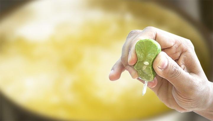 Vắt chanh vào dầu chiên có tác dụng gì?-1